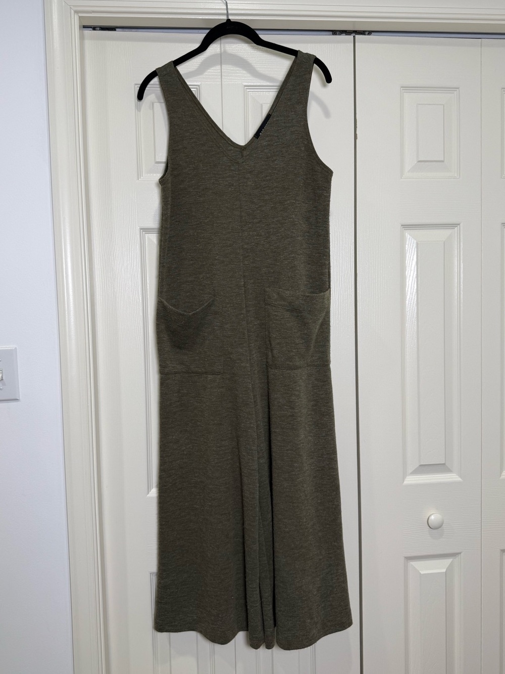 Rae Mode V-Neck Olive Wide-Leg Sleeveless Jumpsuit with Pockets Size Small
